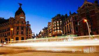 马德里西班牙长曝光光条纹从移动<strong>车辆</strong>街Alcala和大通过马德里西班牙长曝光光条纹从移动<strong>车辆</strong>街Alcala和大通过