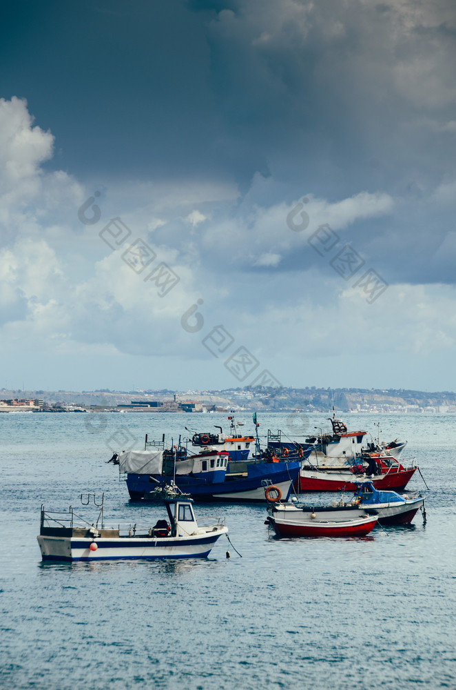 钓鱼船浮动的鱼港口管理葡萄牙钓鱼船浮动的鱼港口管理葡萄牙
