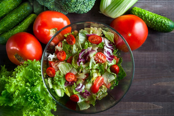 希腊沙拉玻璃碗素食者沙拉多汁的新鲜的蔬菜的表格黄瓜西红柿生菜时尚的多汁的背景新鲜的蔬菜