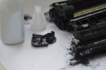 充电的激光<strong>打印机墨盒</strong>与碳粉的粉