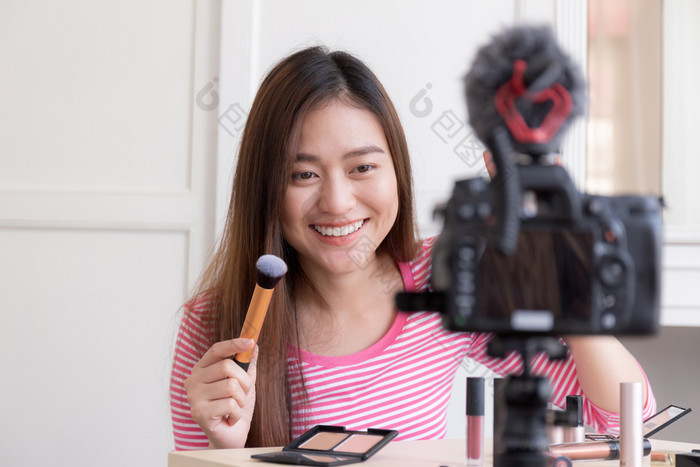 美博主亚洲女教程化妆化妆品生活广播视频流媒体视频博客是微笑而回顾产品