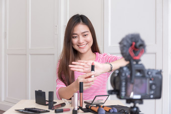 美博主亚洲女教程化妆化妆品生活广播视频流媒体视频博客是微笑而回顾产品