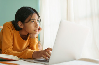 亚洲女人学习在线与导师通过的互联网与移动PC而看外的房子早....概念在线学习首页