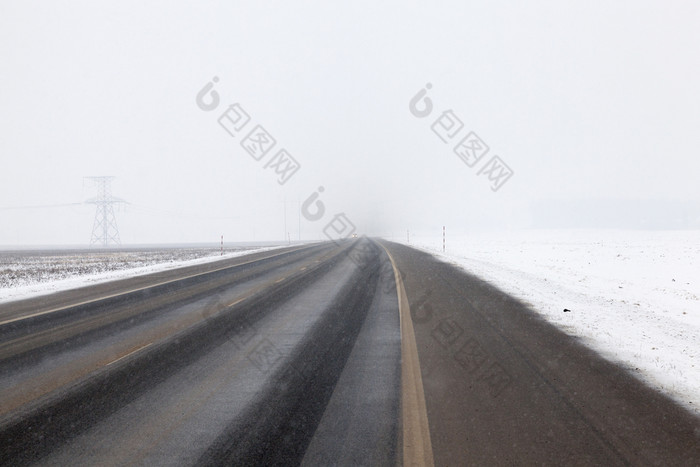 雪后降雪在霜特写镜头与浅深度场冬天季节照片