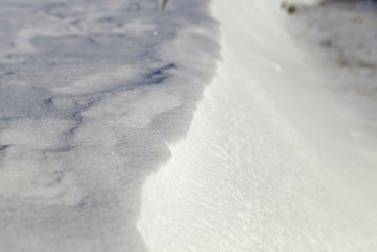 结构雪地里阳光明媚的冬天一天特写镜头自然结构雪地里