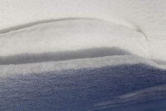 清洁雪漂移基斯阳光冷淡的清晰的天气特写镜头清洁雪漂移