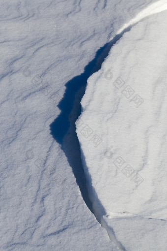 清洁雪漂移基斯阳光冷淡的清晰的天气特写镜头清洁雪漂移