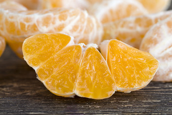 橘子橙色减少一半在对的背景去皮普通话减少橘子