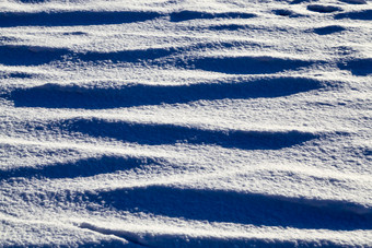 雪地里雪阳光从后面阴影从现有的海拔高度雪自然表面结构冬天雪地里雪