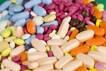 大数量不同的药用药片是混乱的堆<strong>特写镜头</strong>各种药物药丸不同的药片