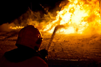 战斗与的火晚上消防员水战斗与的火战斗与的火