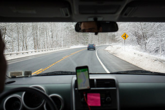 冬天车开车雪路硬导航冬天车开车雪路导航