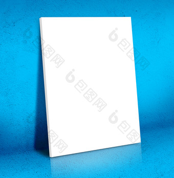 空白白色帆布海报倾斜蓝色的水泥房间模拟为添加你的内容业务演讲模板