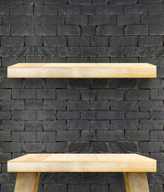 空木表格前和架子上黑色的砖墙模板模拟为显示你的产品