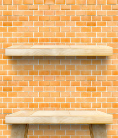 空木表格前和架子上橙色砖墙模板模拟为显示你的产品