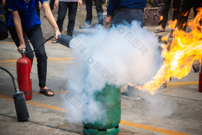 员工消防培训扑灭火