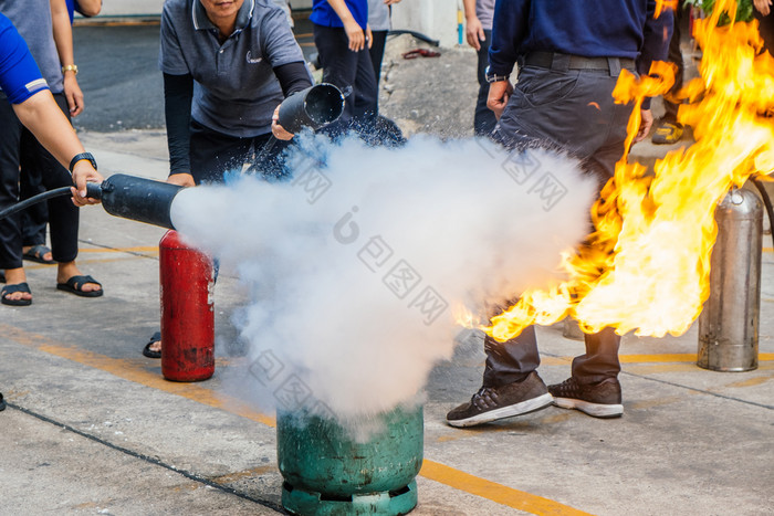 员工消防培训扑灭火