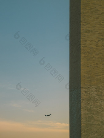 飞机接近的华盛顿纪念碑