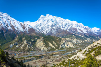 美丽的视<strong>图</strong>hamde机场<strong>跑道</strong>喜马拉雅山脉尼泊尔