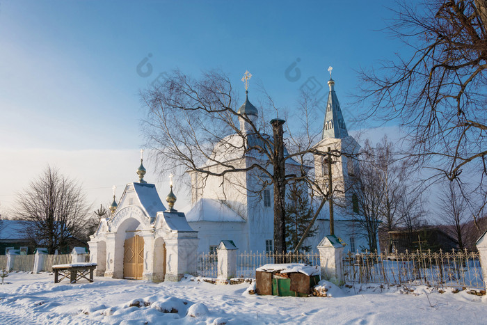 白雪公主寺庙的神圣的脸耶稣基督冬天阳光明媚的一天的村marshovo共青城区伊凡诺沃地区