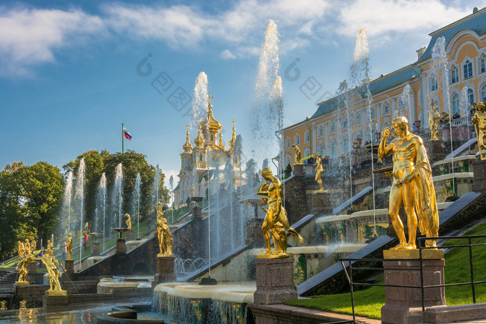 彼得霍夫酒店俄罗斯9月大级联喷泉秋天阳光明媚的一天9月彼得霍夫酒店俄罗斯