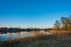 美丽的日落的克纳扎尔湖的城市yuzha伊凡诺沃地区俄罗斯