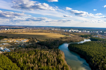 全景的城市伊凡诺沃与的哈林卡河从鸟rsquo飞行春天多云的一天照片采取从直升机四轴飞行器