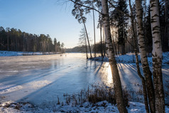 的开始冬天的塔尔卡河的城市伊凡诺沃阳光明媚的冷淡的一天俄罗斯