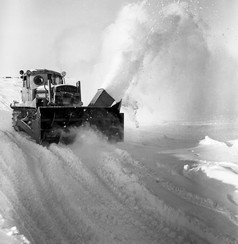 清洁雪漂流站北波兰黑白照片