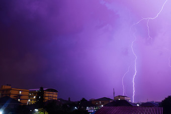 雷声雷声的多雨的季节和的狂风暴雨的暴风破手风暴闪电拍摄在的飓风季节