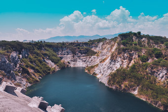 岩石山天空视图背景复制规范旅行湖视图