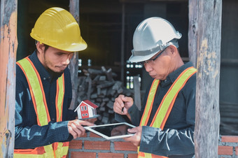 两个<strong>工程师</strong>工人工作建设网站<strong>工程师</strong>检查员网站建筑