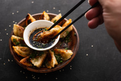 炸中国人饺子被称为饺子种类亚洲食物