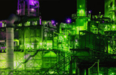 风景优美的石油炼油厂植物照晚上绿色和紫色的音调镜头模糊过滤器石油炼油厂工厂晚上