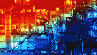 工业背景风景优美的石油<strong>炼油厂</strong>植物照晚上橙色和蓝色的音调镜头模糊过滤器健美的石油<strong>炼油厂</strong>晚上