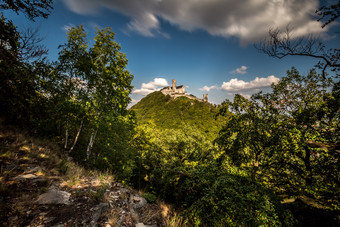 <strong>主导</strong>地位的捷克土地大bezdez山与的废墟非凡的皇家城堡从的一半的世纪建埃米斯尔奥塔卡尔