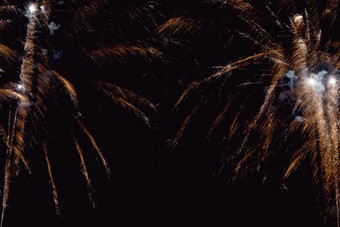 色彩斑斓的烟花的晚上天空新一年庆祝活动烟花摘要烟花孤立的黑色的背景与免费的空间为文本