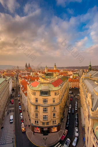 布拉格<strong>红色</strong>的屋顶和线圈<strong>历史</strong>老小镇布拉格城市景观布拉格日落冷淡的<strong>红色</strong>的屋顶线圈和布拉格城堡的背景布拉格czechia空间为文本
