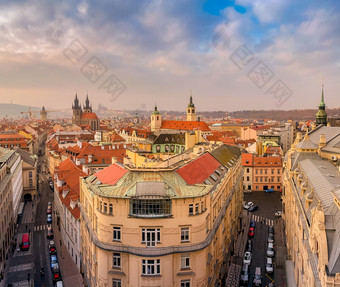 布拉格红色的屋顶和线圈历史老小镇布拉格城市<strong>景观</strong>布拉格日落冷淡的红色的屋顶线圈和布拉格城堡的背景布拉格czechia空间为<strong>文本</strong>