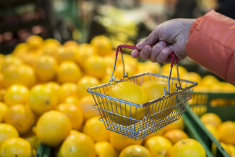 水果超市购买橙子商店小篮子