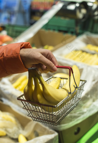 水果超市购买香蕉商店小篮子