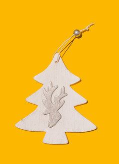 白色圣诞节树形状明亮的颜色黄色的背景