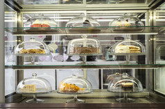 糕点和蛋糕展示的糕点商店玻璃成员