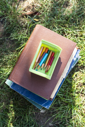 小铅笔盒子和书小铅笔和书