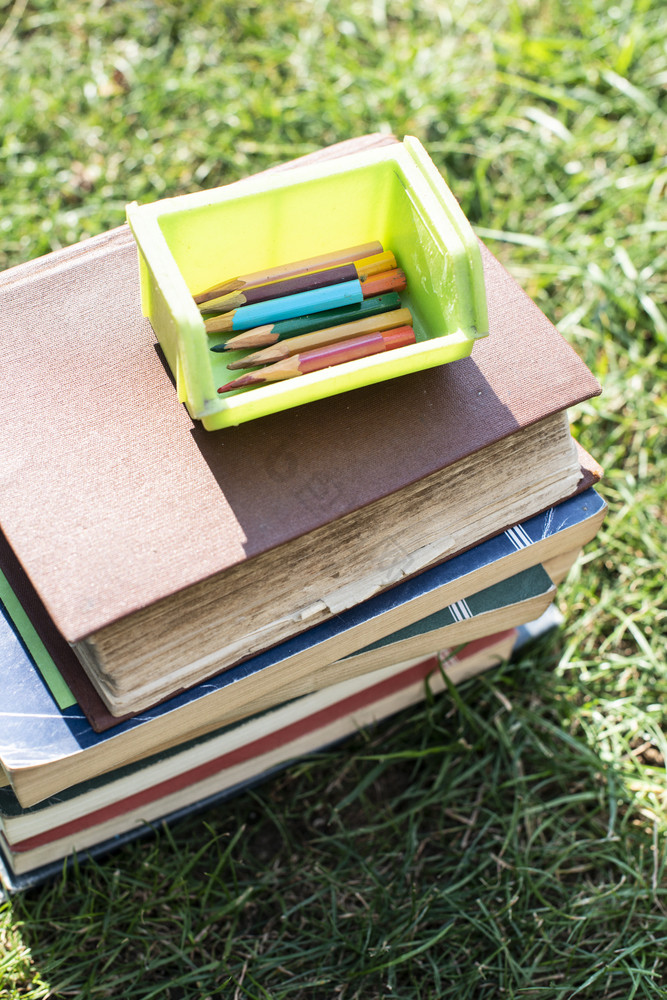 小铅笔盒子和书小铅笔和书图片
