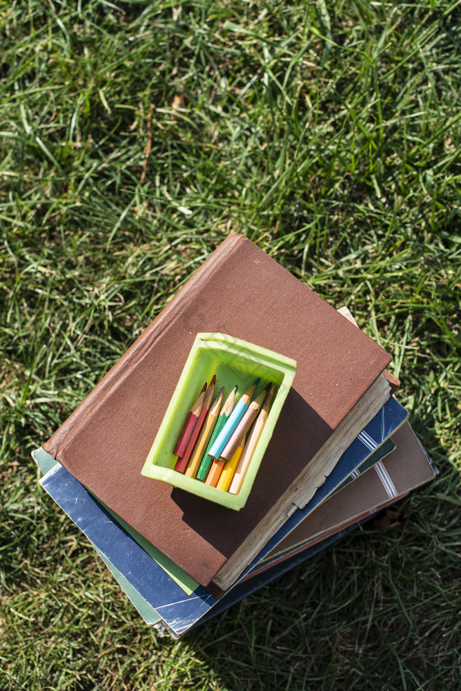 小铅笔盒子和书小铅笔和书图片