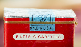 使美国标签古董包香烟生产的美国banderole前的包红色的包关闭拍摄过滤器香烟包税免除为使用外美国
