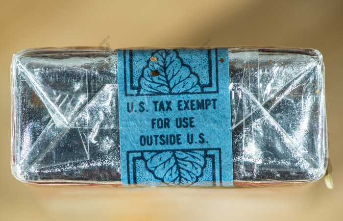 使美国标签古董包香烟生产的美国banderole前的包红色的包关闭拍摄过滤器香烟包税免除为使用外美国