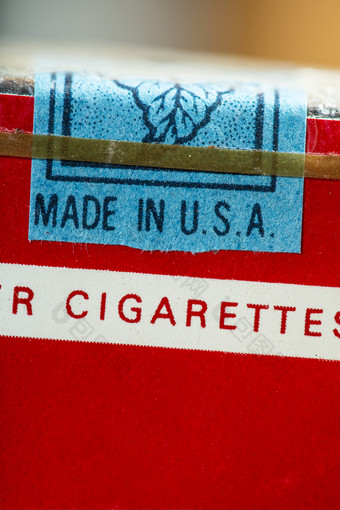 使<strong>美国</strong>标签古董包香烟生产的<strong>美国</strong>banderole前的包红色的包关闭拍摄过滤器香烟包税免除为使用外<strong>美国</strong>