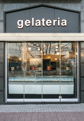 gelateria展示与冰箱文本gelateria的墙意大利冰奶油夏天和甜蜜的食物概念建筑外